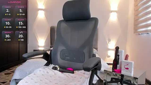 Snapshot of AnaRuiz chatting on March 2025 12:23:02 PM AnaRuiz online show from March 2025 12:23:02 PM