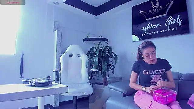 Snapshot of AnaRuiz chatting on March 2025 09:27:01 PM AnaRuiz online show from March 2025 09:27:01 PM