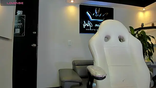 Snapshot of AnaRuiz chatting on September 2025 01:47:01 PM AnaRuiz online show from September 2025 01:47:01 PM