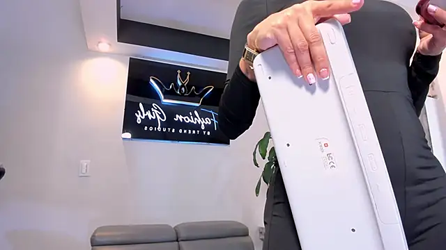 Snapshot of AnaRuiz chatting on November 2025 02:16:01 PM AnaRuiz online show from November 2025 02:16:01 PM