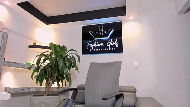 Snapshot of AnaRuiz chatting on November 2025 01:04:02 AM AnaRuiz online show from November 2025 01:04:02 AM