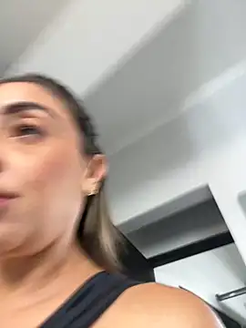 Snapshot of AnaRuiz chatting on November 2025 03:22:01 PM AnaRuiz online show from November 2025 03:22:01 PM