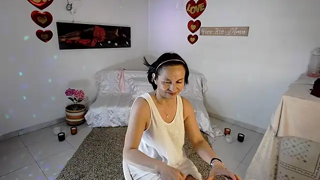 lollita 23  online show from April 2026 08:00:02 PM