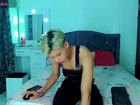 Liamscott  online show from March 2025 03:52:01 AM