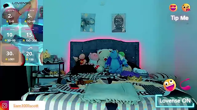 Liamscott  online show from December 2025 05:51:02 PM