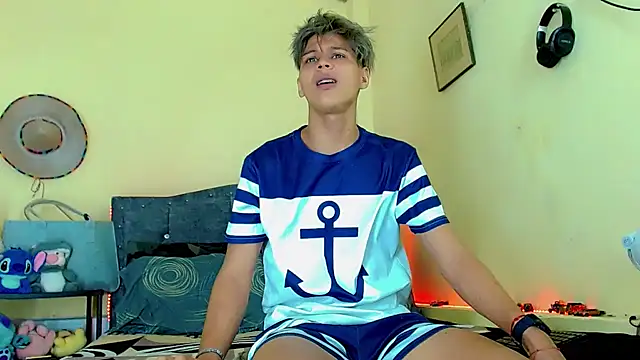 Liamscott  online show from April 2026 06:52:01 PM