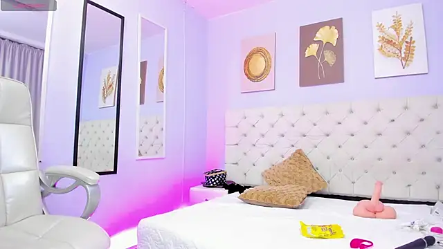 sarah cruzz  online show from December 2024 12:42:02 AM