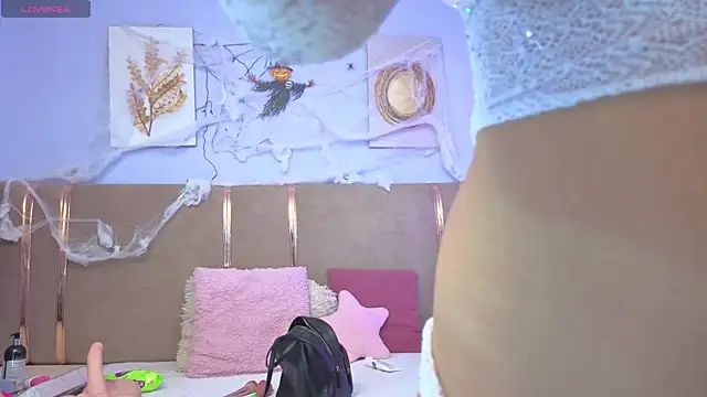 sarah cruzz  online show from October 2025 12:33:02 AM