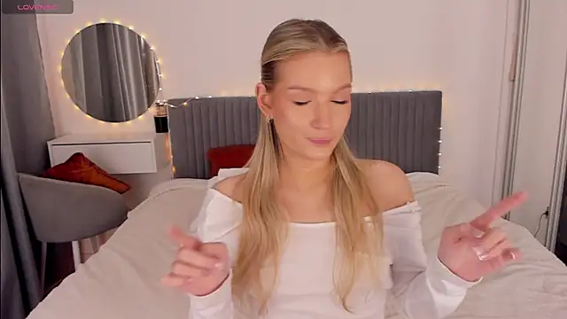 CassieRayss online show from February 2026 10:43:01 AM