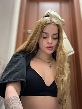 Snapshot of AngelinaTeller chatting on February 2025 04:14:01 AM AngelinaTeller online show from February 2025 04:14:01 AM