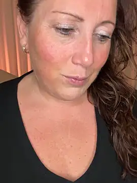 xsexycurvymilf online show from October 2025 02:52:01 PM