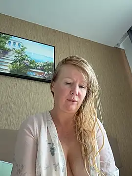 Snapshot of EmmaInLove23 chatting on July 2026 02:19:02 AM EmmaInLove23 online show from July 2026 02:19:02 AM