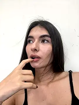 Coralinee 01 online show from October 2025 03:46:01 PM