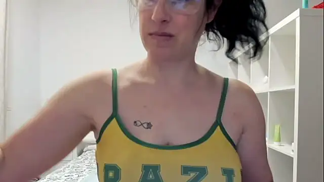 emmita69  online show from November 2025 10:34:02 PM