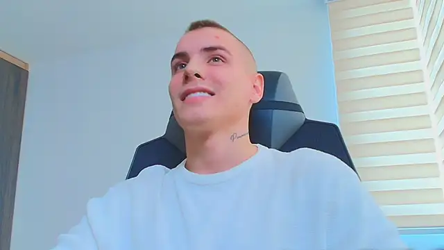 JordanThompson  online show from October 2025 07:42:02 PM