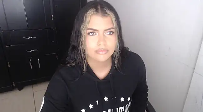 Snapshot of sweetkitty_16 chatting on March 2025 07:32:02 PM sweetkitty 16 online show from March 2025 07:32:02 PM