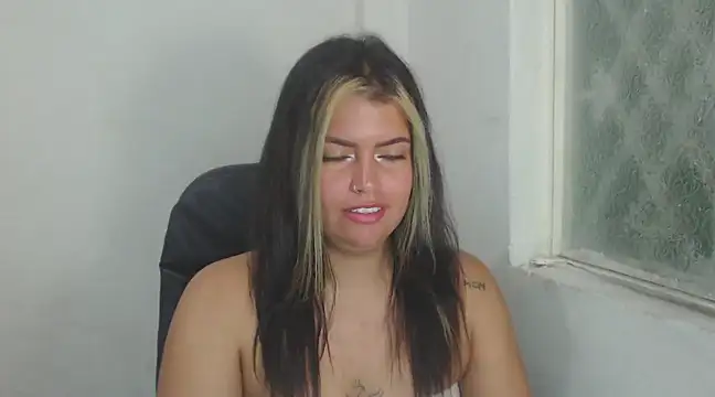 Snapshot of sweetkitty_16 chatting on March 2025 04:14:02 AM sweetkitty 16 online show from March 2025 04:14:02 AM