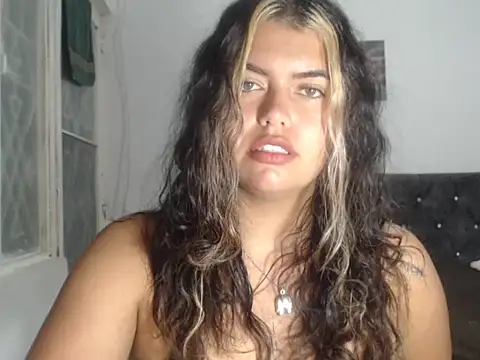 Snapshot of sweetkitty_16 chatting on October 2025 11:23:01 PM sweetkitty 16 online show from October 2025 11:23:01 PM