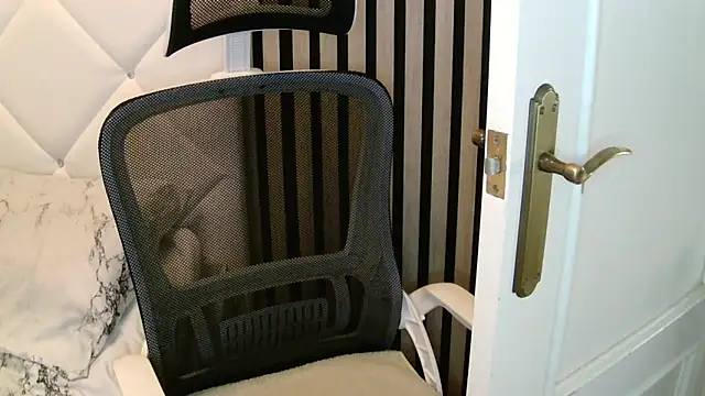 xxNoeliaxx online show from December 2025 08:01:01 AM