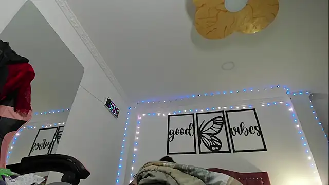 Snapshot of Marie_Mature chatting on October 2025 01:09:02 AM Marie Mature online show from October 2025 01:09:02 AM