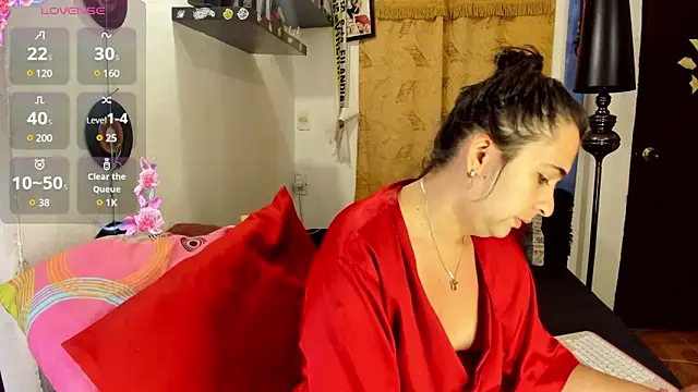 Snapshot of SARAMISHA chatting on February 2025 02:43:02 PM SARAMISHA online show from February 2025 02:43:02 PM