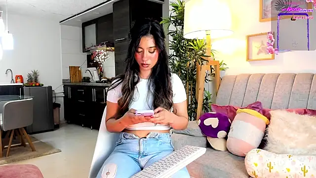 Issa cooper online show from November 2025 11:24:01 PM