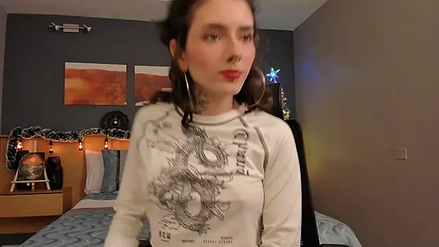 LiliJones  online show from December 2024 04:38:01 PM