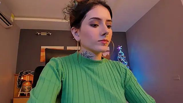 LiliJones  online show from December 2024 08:00:01 PM