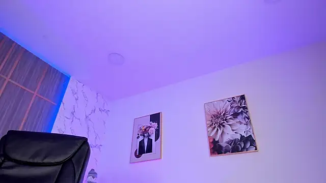 Dollar-girl online show from December 2025 03:31:01 PM