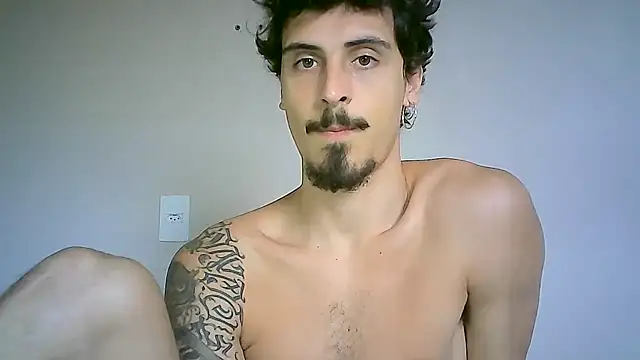 Snapshot of milkoffe chatting on December 2024 04:42:01 PM milkoffe online show from December 2024 04:42:01 PM