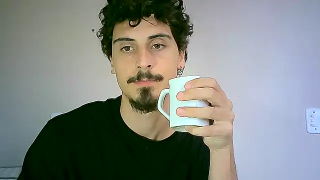 Snapshot of milkoffe chatting on December 2024 04:37:01 PM milkoffe online show from December 2024 04:37:01 PM