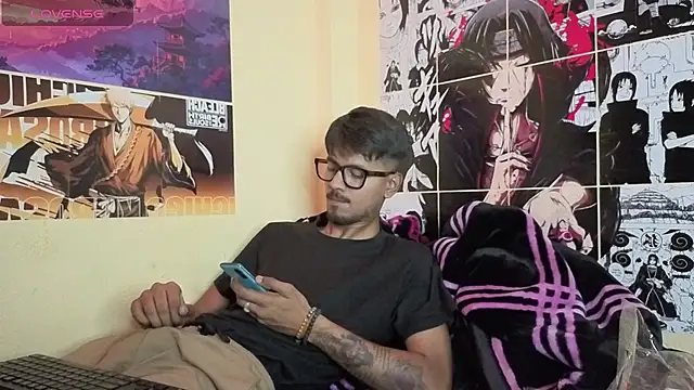 Snapshot of just_fucks chatting on April 2026 05:18:01 PM just fucks online show from April 2026 05:18:01 PM