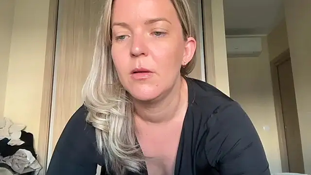 naughtyhollyxxxx online show from September 2025 07:41:01 AM