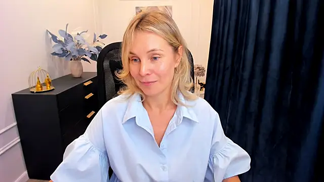 Sinty Devis online show from October 2025 12:33:01 PM