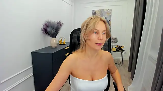 Sinty Devis online show from February 2026 04:21:02 AM