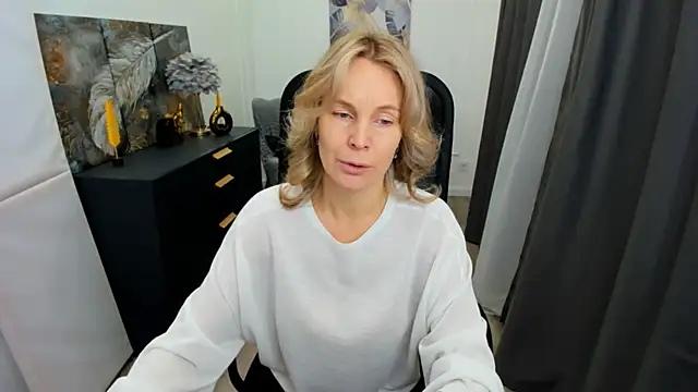 Snapshot of Sinty_Devis chatting on May 2026 04:19:02 AM Sinty Devis online show from May 2026 04:19:02 AM