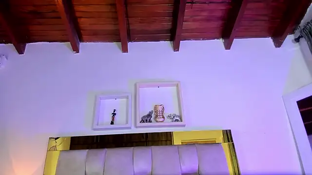 Snapshot of emmy_r chatting on December 2024 12:18:02 PM emmy r online show from December 2024 12:18:02 PM