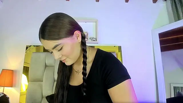 Snapshot of emmy_r chatting on December 2024 12:12:02 PM emmy r online show from December 2024 12:12:02 PM