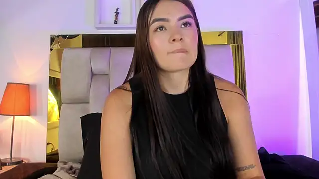 Snapshot of emmy_r chatting on December 2024 03:09:02 PM emmy r online show from December 2024 03:09:02 PM