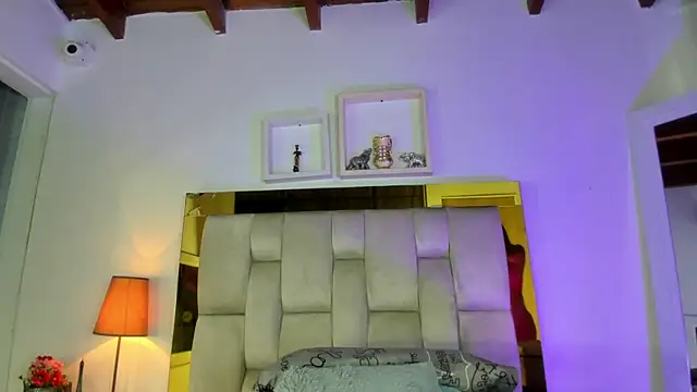 Snapshot of emmy_r chatting on December 2024 12:08:02 PM emmy r online show from December 2024 12:08:02 PM