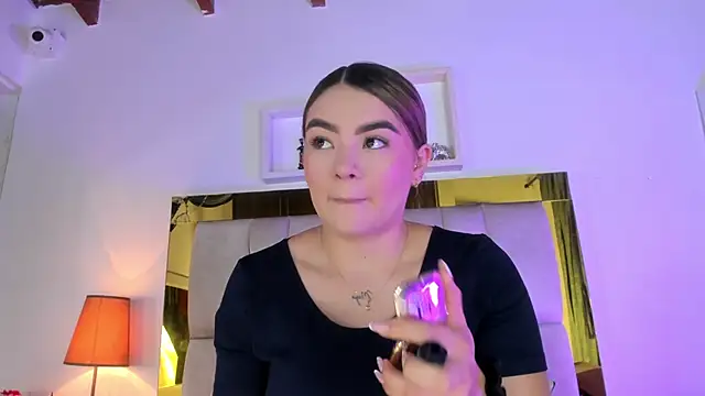 Snapshot of emmy_r chatting on January 2025 12:09:01 PM emmy r online show from January 2025 12:09:01 PM