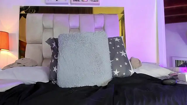 Snapshot of emmy_r chatting on January 2025 06:07:01 PM emmy r online show from January 2025 06:07:01 PM