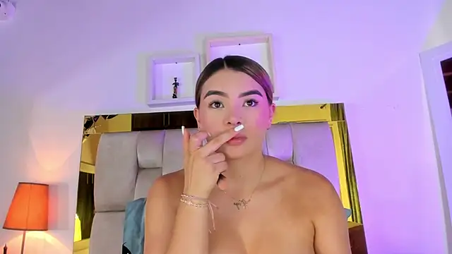 Snapshot of emmy_r chatting on January 2025 03:30:02 PM emmy r online show from January 2025 03:30:02 PM