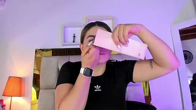 Snapshot of emmy_r chatting on February 2025 12:06:01 PM emmy r online show from February 2025 12:06:01 PM