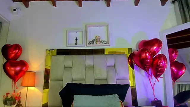 Snapshot of emmy_r chatting on February 2025 12:11:02 PM emmy r online show from February 2025 12:11:02 PM