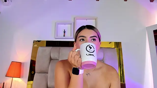 Snapshot of emmy_r chatting on March 2025 03:26:01 PM emmy r online show from March 2025 03:26:01 PM