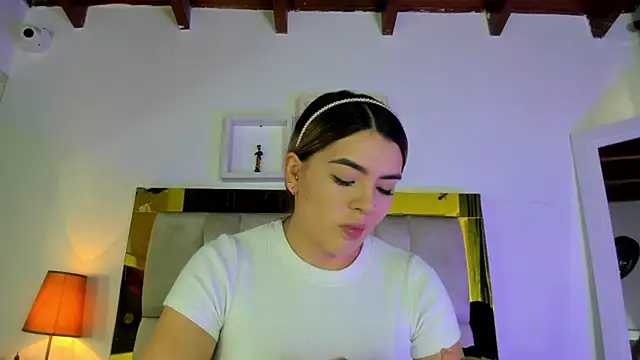 Snapshot of emmy_r chatting on March 2025 12:09:01 PM emmy r online show from March 2025 12:09:01 PM