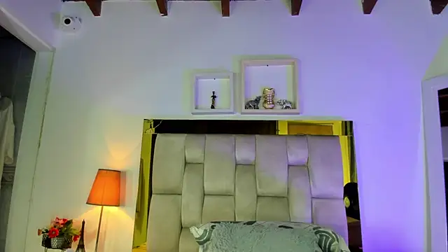 Snapshot of emmy_r chatting on March 2025 12:04:02 PM emmy r online show from March 2025 12:04:02 PM