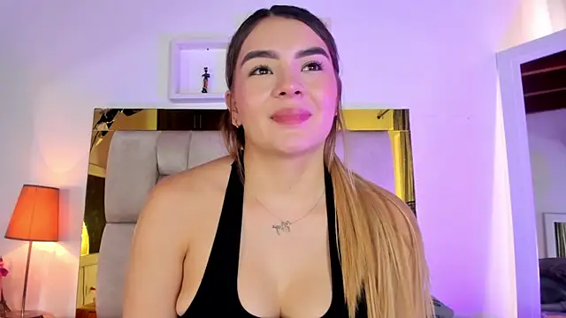 Snapshot of emmy_r chatting on March 2025 03:14:02 PM emmy r online show from March 2025 03:14:02 PM