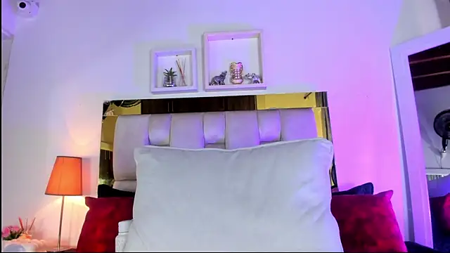 Snapshot of emmy_r chatting on September 2025 12:07:02 PM emmy r online show from September 2025 12:07:02 PM